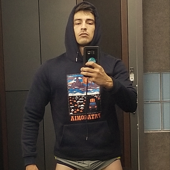 Meet your Posher, Carlos - Picture 1 of 2